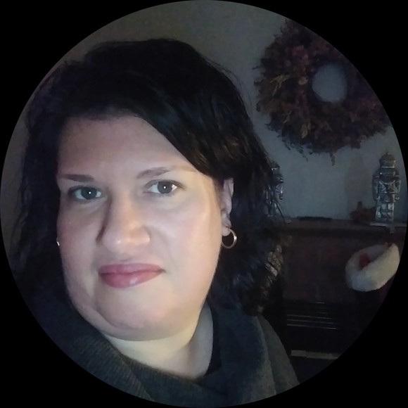 Profile Picture of Lyn Ryan (@lynnie8642) on Poshmark