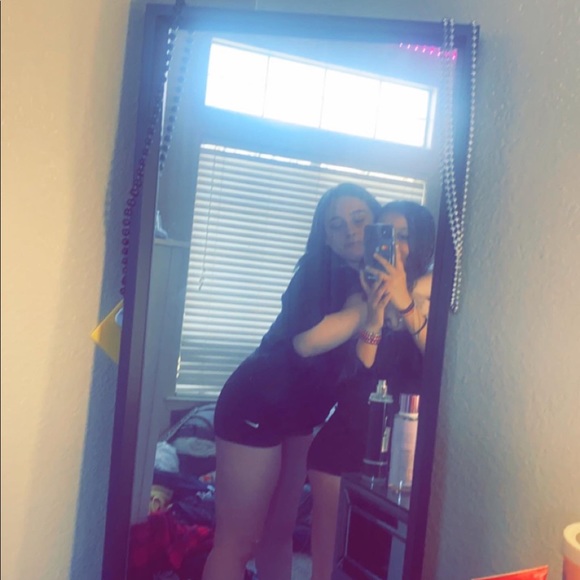 Profile Picture of Aubree Kavathas (@aubree1406) on Poshmark