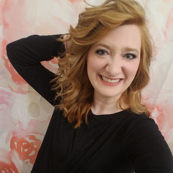 Kerri Bergrin - Poshmark Profile Picture of Kerri Bergrin (@kerribergrin) on Poshmark