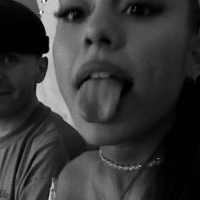 Profile Picture of Joelle (@illicitidea) on Twitter