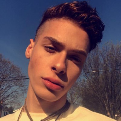 Profile Picture of Ray Burton (@burtonrayy) on Twitter