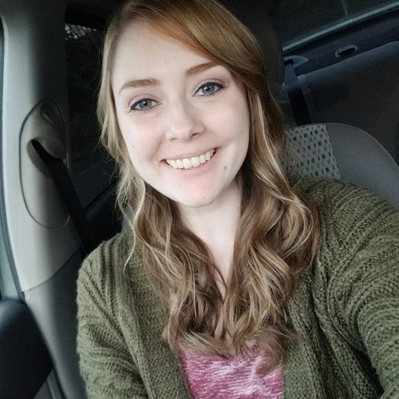 Profile Picture of Kaitlyn Runia (@kaitlynrunia) on Poshmark