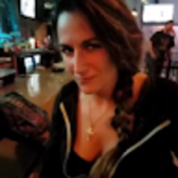Profile Picture of Deanna Kotsonis (@deannakotsonis) on Poshmark