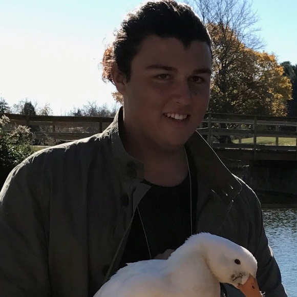 Profile Picture of Adam Esguerra (@adamesguerra) on Poshmark