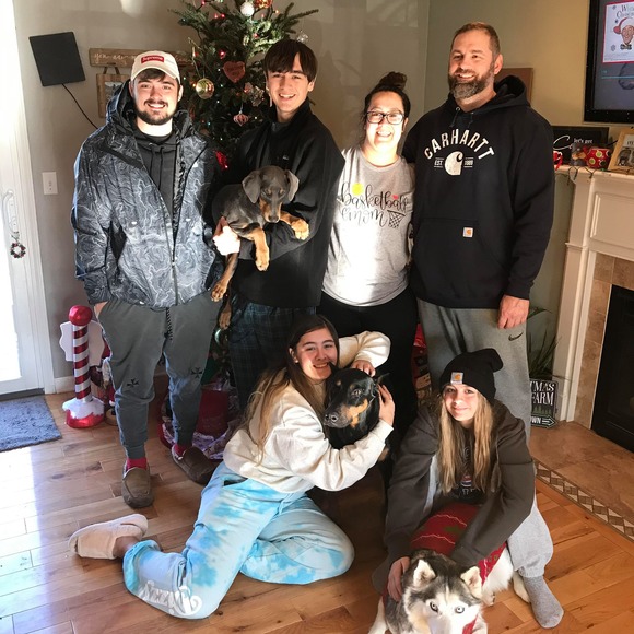 Profile Picture of Amanda Castel hanssen (@amandahanssen) on Poshmark