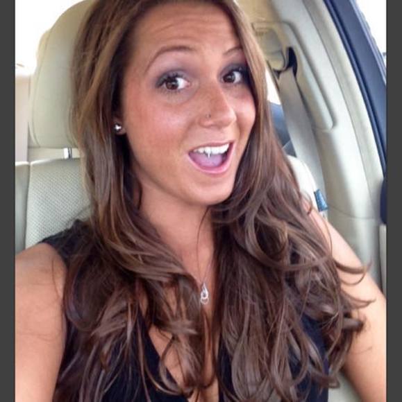 Profile Picture of Stephanie Sblendorio (@sugar1000) on Poshmark