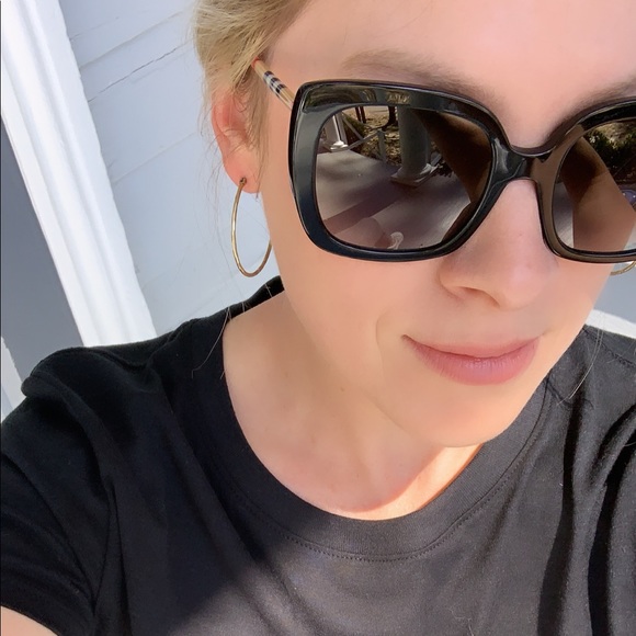 Profile Picture of Hailie Scharfenstein (@hailiescharf) on Poshmark