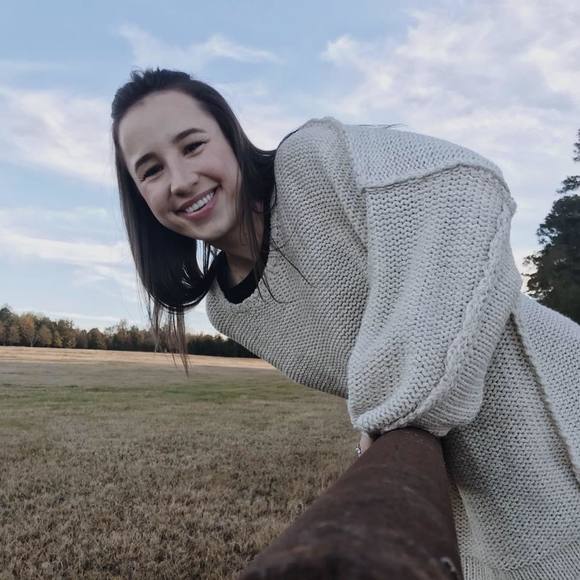 Profile Picture of Kaylin Matejek (@kaylinmatejek) on Poshmark