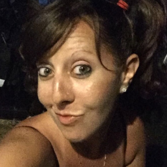 Profile Picture of Christina Knauber (@knauber524) on Poshmark