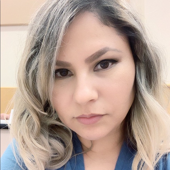 Profile Picture of Naomi Cordova (@naomicord1) on Poshmark