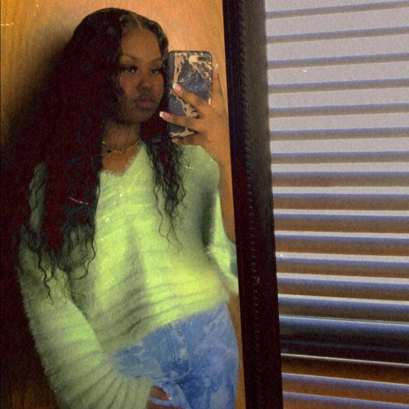 Profile Picture of Taylor Matlock (@taylorjeneaa2) on Poshmark