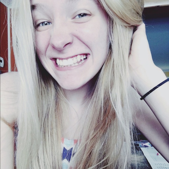 Profile Picture of Mackenzie Kurutz (@mackenziek18) on Poshmark
