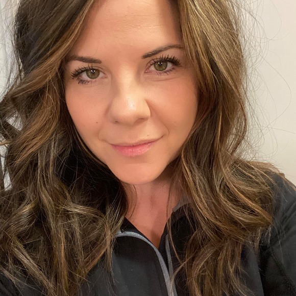 Profile Picture of Sarah Selph (@sarahselph) on Poshmark