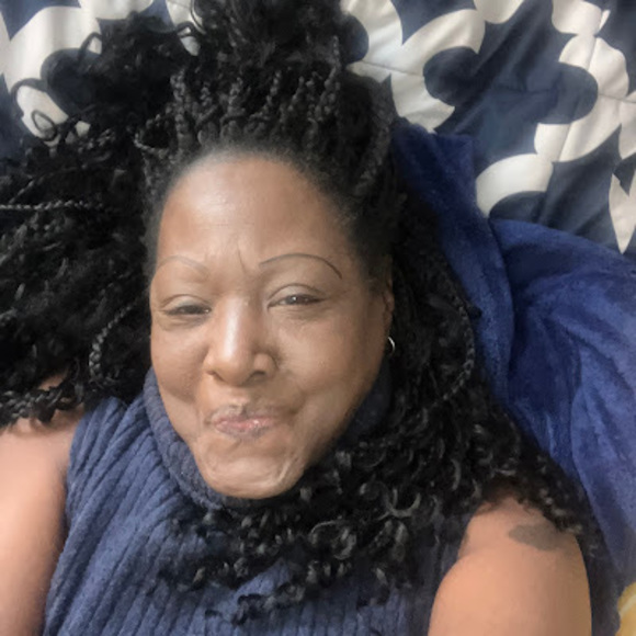 Profile Picture of Donna Andrews (@donnaandrews277) on Poshmark