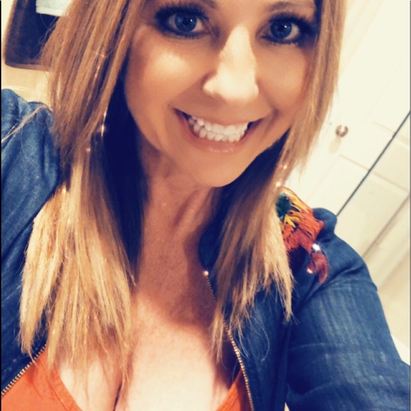 Profile Picture of Susie Schell (@bblicus) on Poshmark