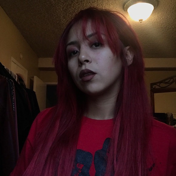 Profile Picture of Joelynn M (@joelynnm) on Poshmark
