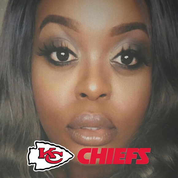 Profile Picture of Annakay Davey (@lovelyanna24) on Poshmark