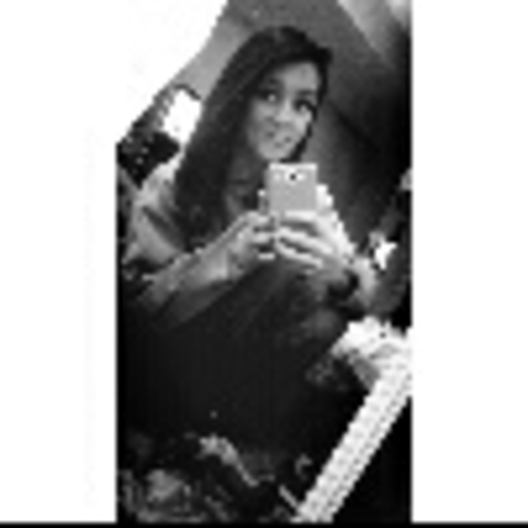 Profile Picture of Alexandra Olson (@olsonalexandra) on Poshmark