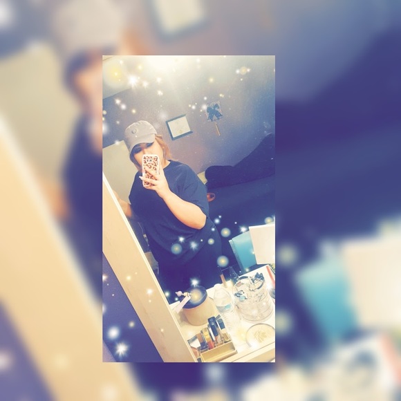 Profile Picture of Selena Lewis (@selenalewis47) on Poshmark