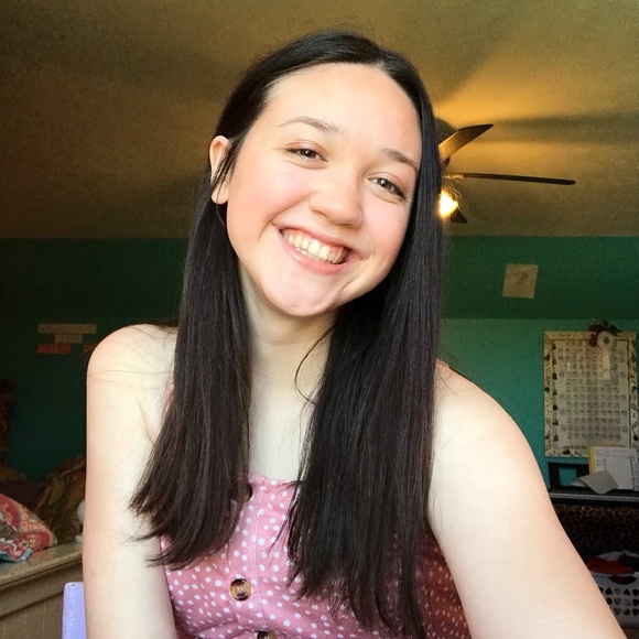 Profile Picture of Anna Henrikson (@annahenrikso124) on Poshmark
