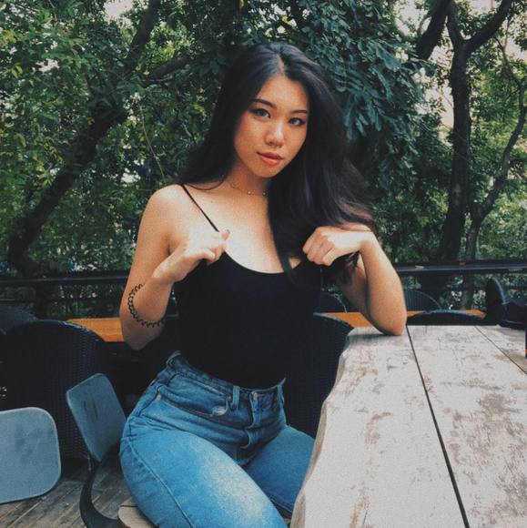 Profile Picture of Yuenyee Wong (@yuenyeewong) on Poshmark