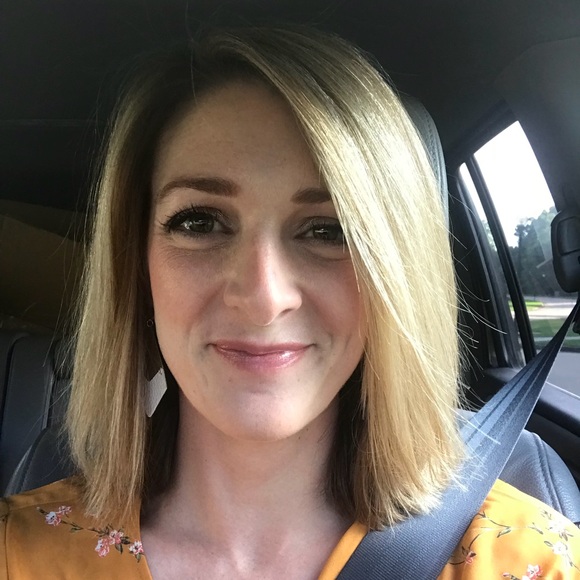 Profile Picture of Samantha Naramore (@sjnaramore) on Poshmark
