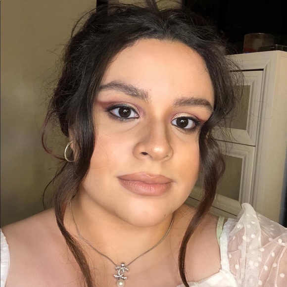 Profile Picture of Isabella Torrez (@isabellatorrez) on Poshmark