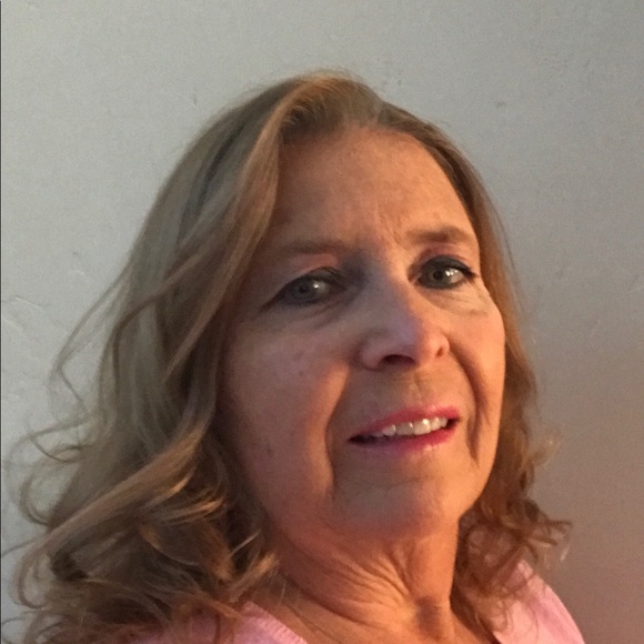 Profile Picture of Susan Palmer (@sjp10s) on Poshmark