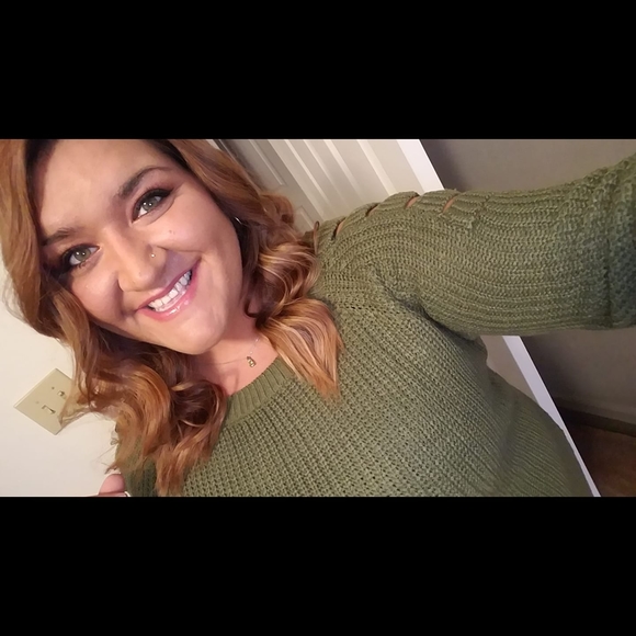 Profile Picture of Kelli Schmidt (@kelrochelle92) on Poshmark