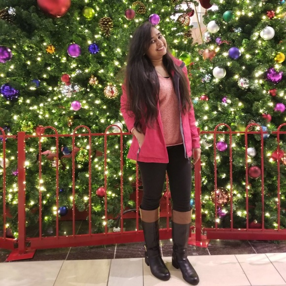 Profile Picture of Akshita Patel (@akshitap9594) on Poshmark