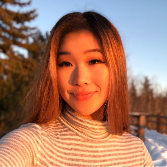 Profile Picture of Jia Kim (@jiakim751) on Poshmark