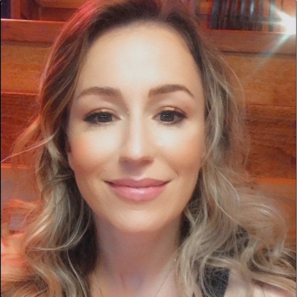 Profile Picture of Mariel Johnson (@missmariel578) on Poshmark