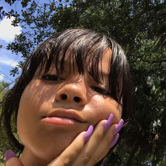 Profile Picture of Jezebelle Bezanilla (@jezebelle2230) on Poshmark