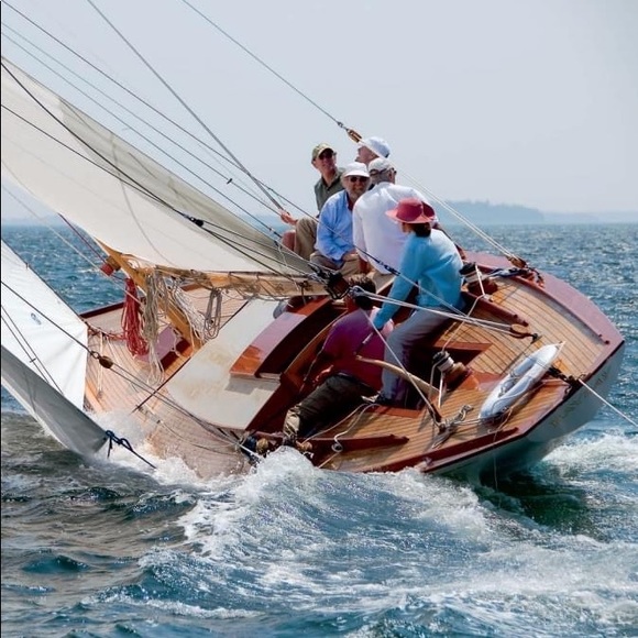 Profile Picture of Lara Connolly (@colliedarken) on Poshmark