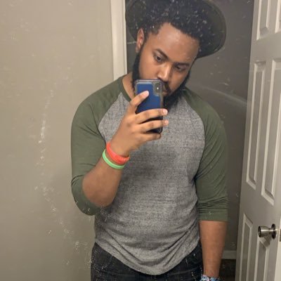 Profile Picture of Darren Henderson (@DarrenLamar7) on Twitter