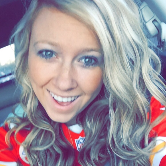 Profile Picture of Shelbey Wilkening (@swilk_21) on Poshmark