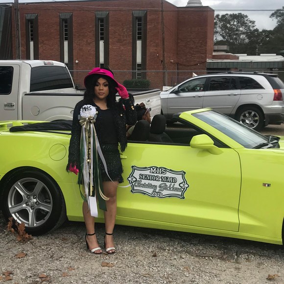 Profile Picture of Christiny Giddens (@prettyhooper) on Poshmark