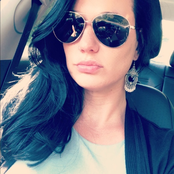 Profile Picture of Wendy Wawrzyniak (@huntressoutlaw) on Poshmark