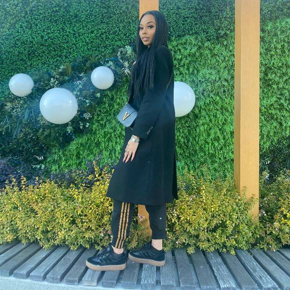 Profile Picture of Raya Hagins (@raya_hagins) on Poshmark