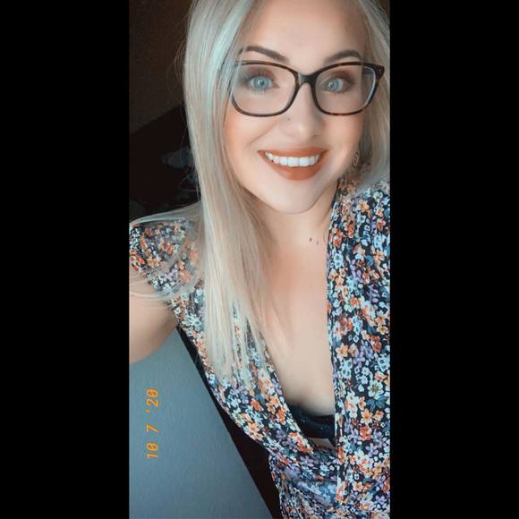 Profile Picture of Jessica Laclaire (@jessicalaclaire) on Poshmark