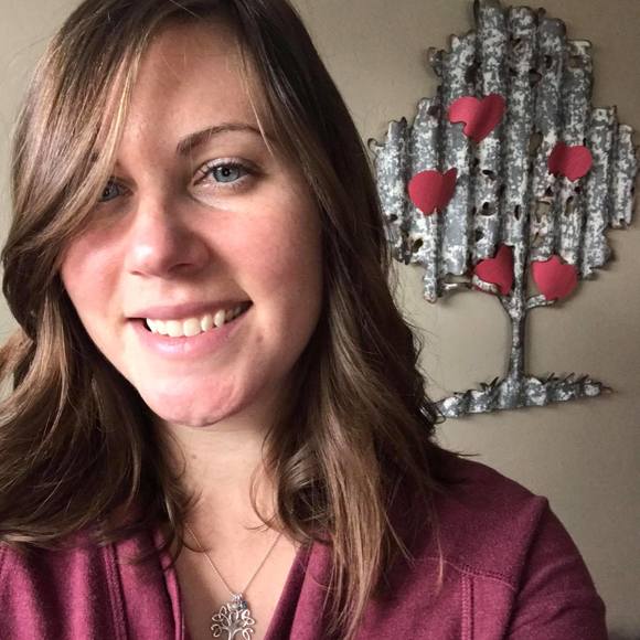 Profile Picture of Katelyn Irving (@k8trends) on Poshmark