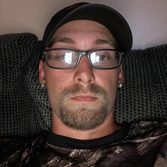 Profile Picture of Matthew Hoskins (@matthoskins1775) on Poshmark