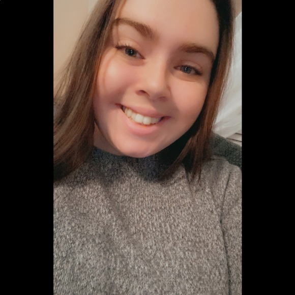 Kayla Hollinsworth - Poshmark Profile Picture of Kayla Hollinsworth (@kayh1998) on Poshmark