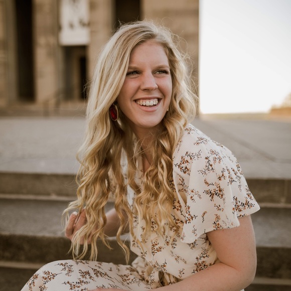 Profile Picture of Stephanie Janczewski (@stephjancz) on Poshmark