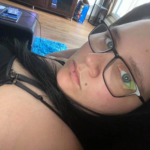 Profile Picture of Jessica Labrecque (@jessicalabrecqu) on Poshmark