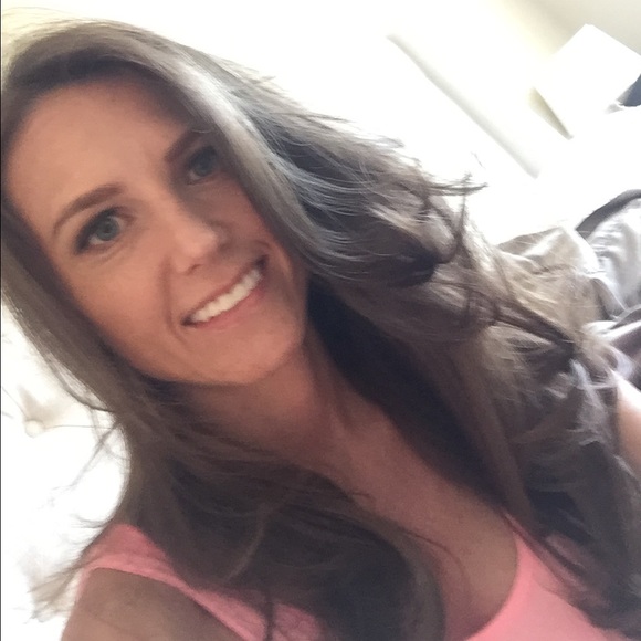 Profile Picture of Jennifer Copeland (@jencope83) on Poshmark