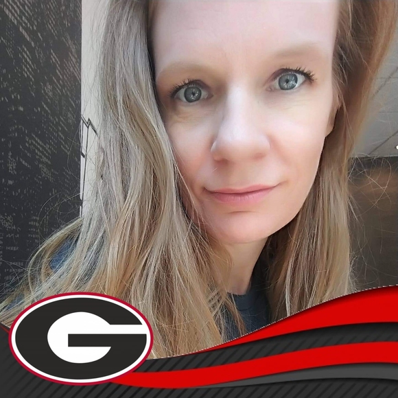 Profile Picture of Melanie Whetstine (@melanielynn04) on Poshmark