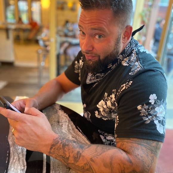 Profile Picture of Pauly Kosmides (@pkosmides) on Poshmark