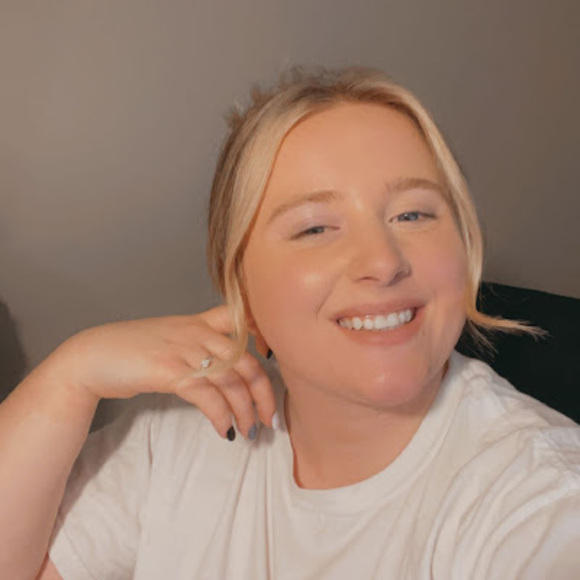 Julianna Mcgovern - Poshmark Profile Picture of Julianna Mcgovern (@juliannamcgo721) on Poshmark