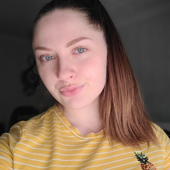 Profile Picture of Amanda Frederick (@amandalynn54) on Poshmark